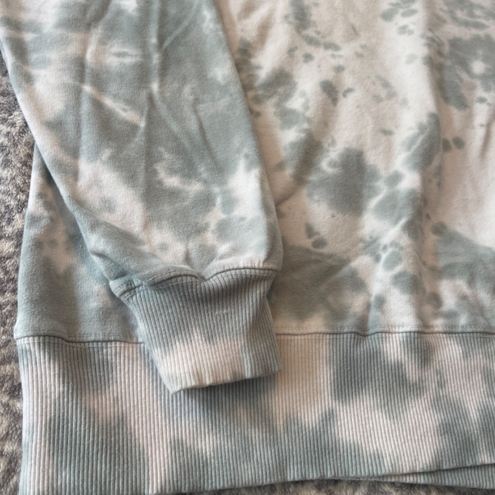 Sold‼️ AR-33 Sweatshirt - Picture 2 of 7